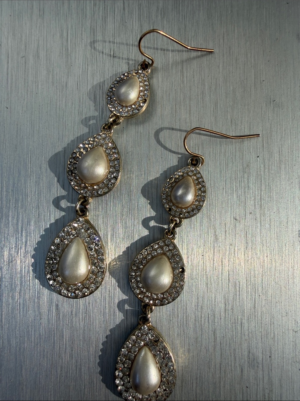 Pearl Teardrop Dangle Earrings - Gold Tone